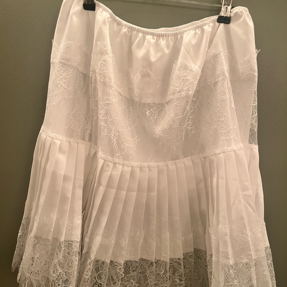 Chic White Lace Midi Skirt
